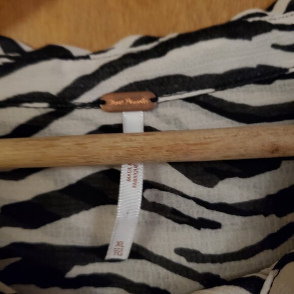 Free People Ciara Zebra Printed Button Down Blouse Sheer Black/White Size XL - Picture 4 of 6